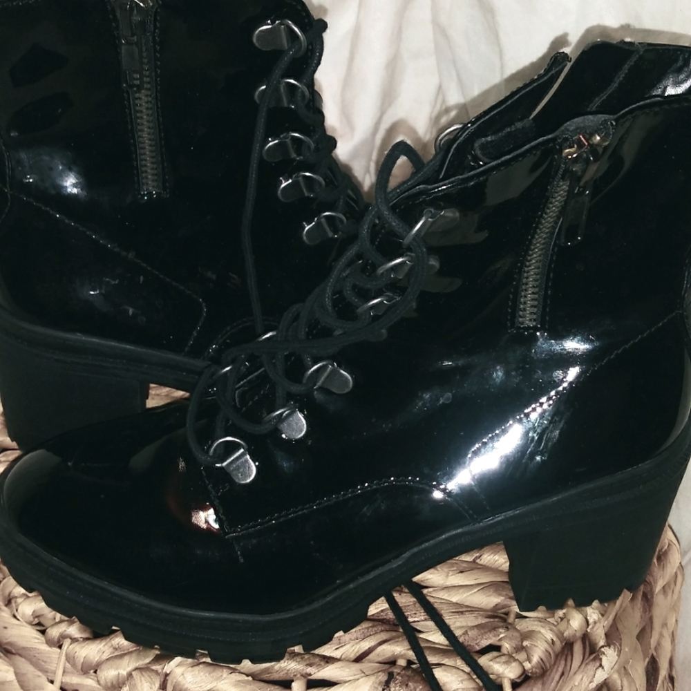 Jellypop black patent boots 6.5 new without tag